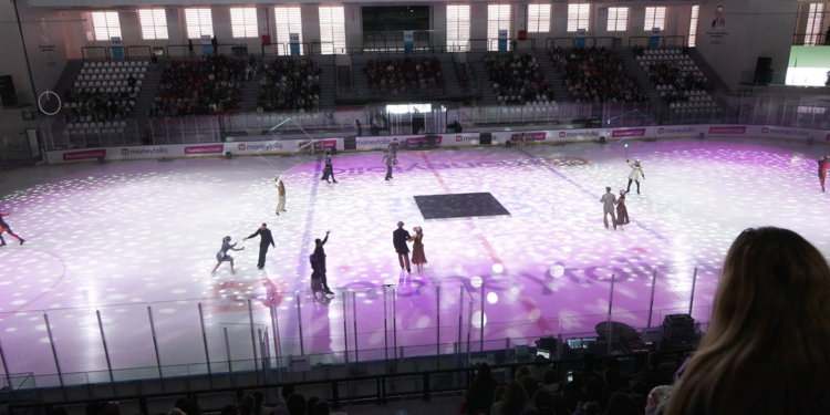 Cinderella on Ice gösterisinin ilki, seyirciyle buluştu