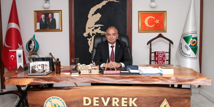 Devrek Belediyesi'ne operasyon: Eski başkan dahil 8 gözaltı