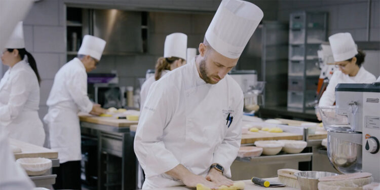 École Ducasse yöneticileri ve şeflerinden İleri Pastacılık Masterclass'ı