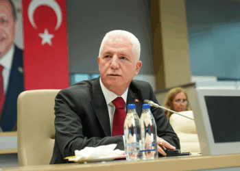 Depremde yüksekten atlayan 151 kişi yaralandı