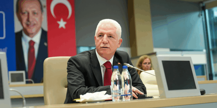 Depremde yüksekten atlayan 151 kişi yaralandı