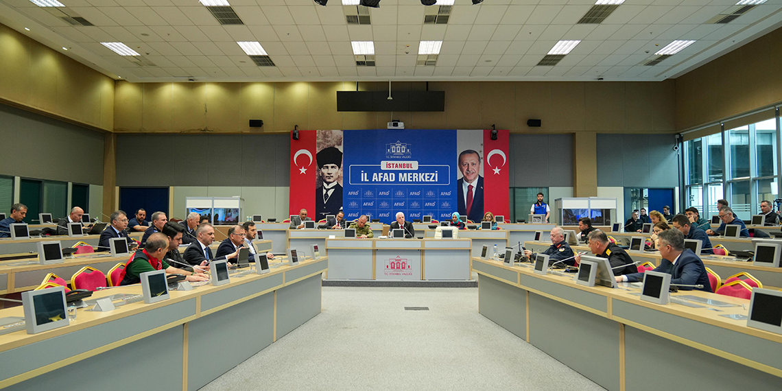 Depremde yüksekten atlayan 151 kişi yaralandı