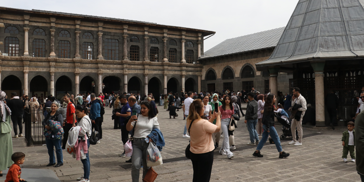 Diyarbakır'a turist akını; otellerde nisan sonuna kadar yer kalmadı