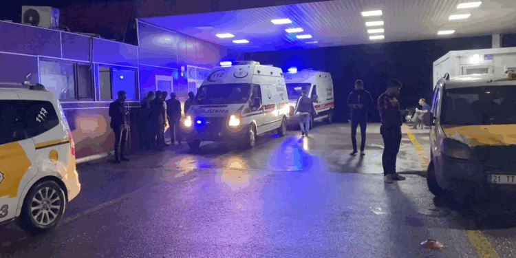 Diyarbakır’da 53 öğrenci zehirlenme şüphesiyle hastaneye kaldırıldı