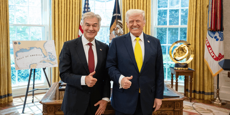 Doktor Mehmet Öz, Beyaz Saray'da yemin ederek görevine başladı