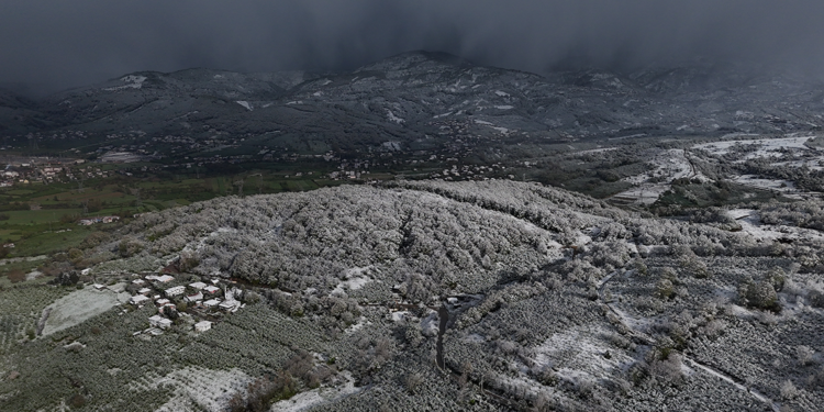 Düzce'de nisan ayında kar yağışı etkili oldu