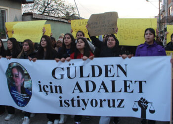 Bıçaklanarak öldürülen Gülden Coni için 'adalet' yürüyüşü