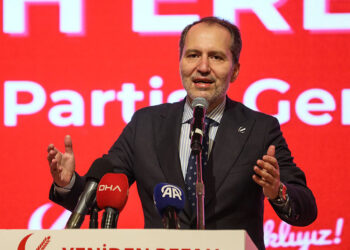 Kimsenin iktidarda kalması için kurulmuş bir parti değiliz