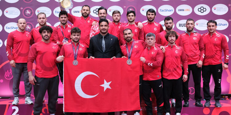 Erkekler Serbest Güreş A Milli Takımı Avrupa üçüncüsü oldu