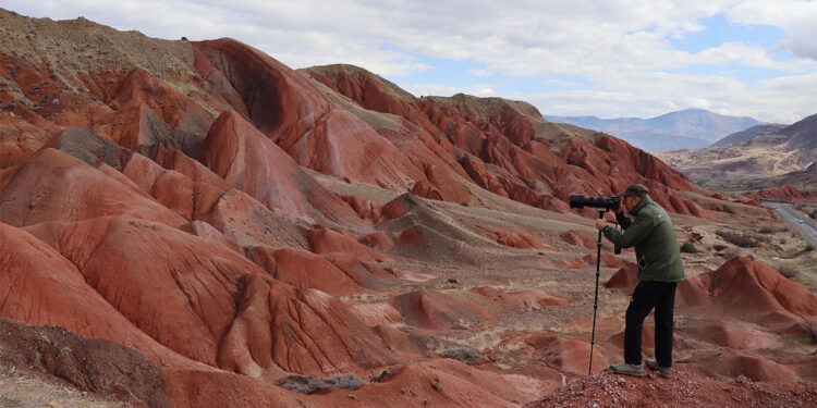 Erzurum'daki 'gökkuşağı tepeleri' doğa fotografçılarının ilgi odağı