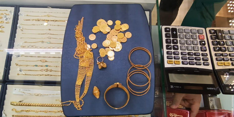 1 milyon 410 bin TL tutarındaki altınlarını Gazzelilere bağışladı