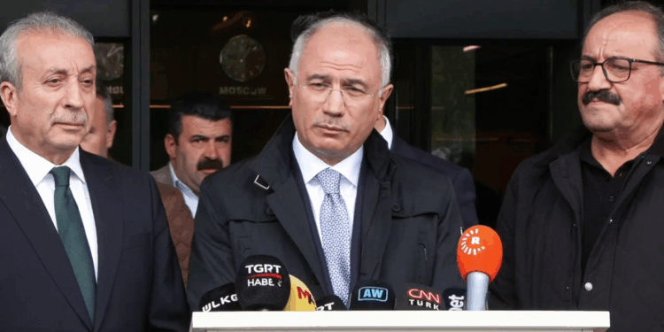 Efkan Ala'dan Sırrı Süreyya Önder'in tedavi gördüğü hastaneye ziyaret