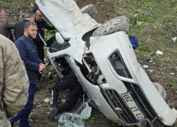 Elazığ'da otomobil şarampole devrildi: 4’ü çocuk, 9 yaralı