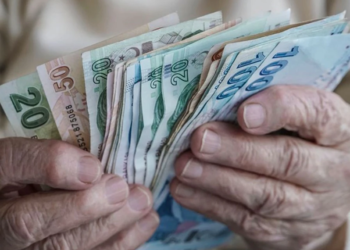 Emekli bayram ikramiyesi fark ödemelerinin yatacağı tarih belli oldu
