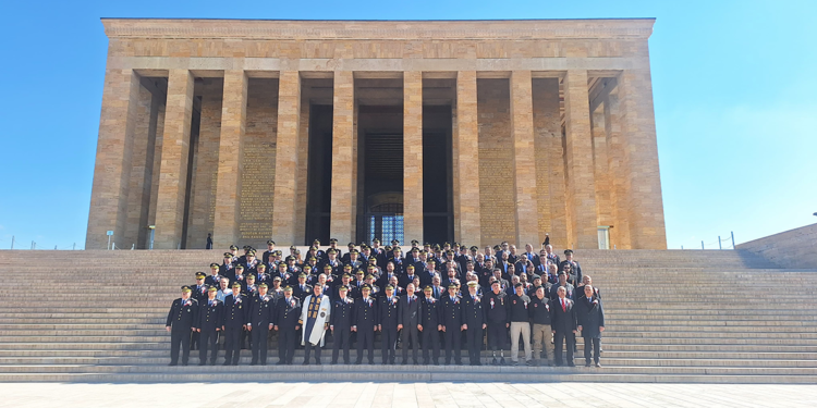 Emniyet teşkilatından Anıtkabir'e ziyaret