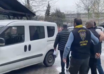 Esenyurt’ta 16 yaşındaki kızının gözü önünde eşini öldürdü