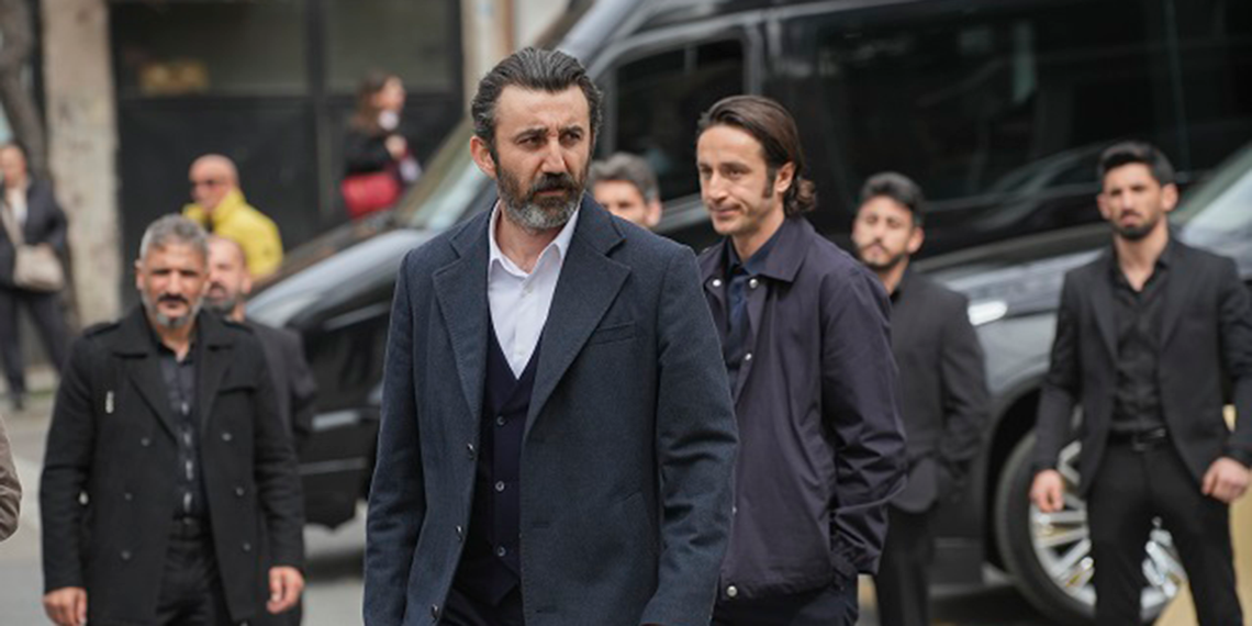 Eşref Rüya renkli karakterleriyle adından söz ettiriyor