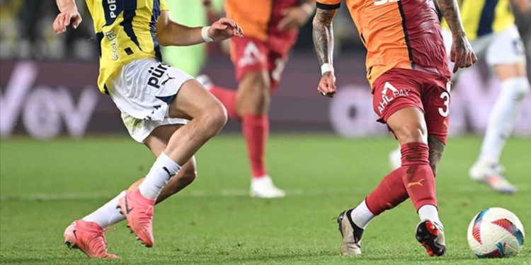 Fenerbahçe ve Galatasaray'ın ilk 11'leri açıklandı