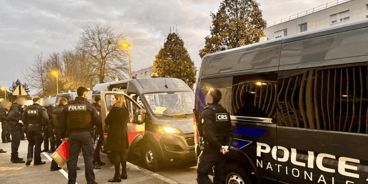 Fransa'da okulda bıçaklı saldırı: 1 ölü, 3 yaralı