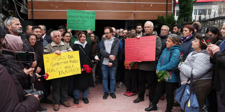 Gece kulübündeki yangında hayatını kaybeden 29 kişi anıldı