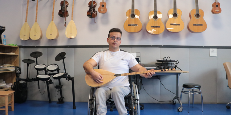 Gittiği kurslarla moral bulan omurilik felçli Sefa, EKPSS'de derece yaptı