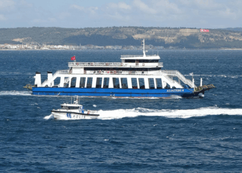 Gökçeada ve Bozcaada'ya 2 gündür feribot seferi yapılamıyor