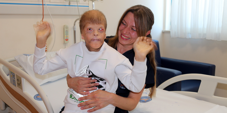 Gözleri kurtarılan Myhailo'ya, şimdi kulak kepçesi yapılacak