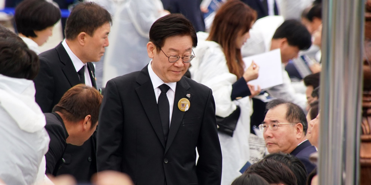 Güney Kore'de ana muhalefet lideri, seçim öncesi istifa etti