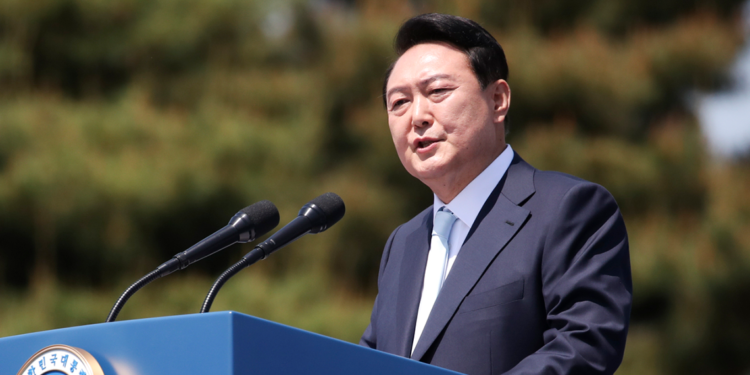 Güney Kore'de azledilen Yoon, devlet başkanlığı konutundan ayrıldı