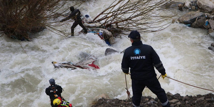 Hakkari'de kaybolan kadını arama çalışmaları devam ediyor