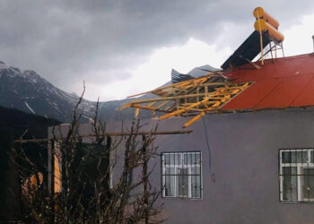 Hakkari'de kuvvetli rüzgar nedeniyle eğitim öğretime ara verildi
