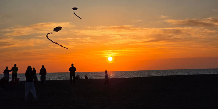 Samandağ'da güneşin batışı görsel şölene sahne oldu