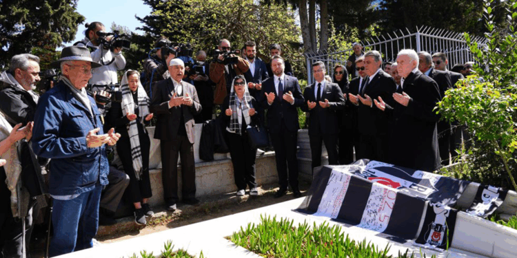 Hakkı Yeten vefatının 36'ncı yılında mezarı başında anıldı