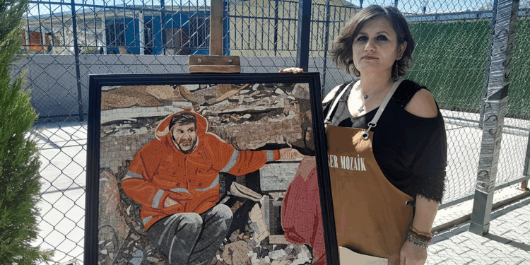 Hataylı mozaik ustası, depremi tablolarına nakşediyor