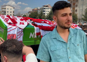 İşe giriş için fiziki test sırası beklerken kalp krizinden ölmüştü; toprağa verildi