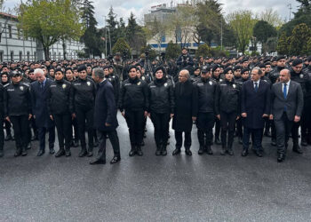Toplumsal olaylar karşısında dünyaya örnek oldunuz