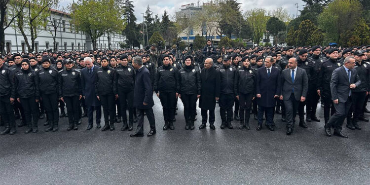 Toplumsal olaylar karşısında dünyaya örnek oldunuz