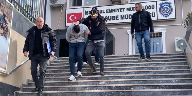 Beykoz'da haraç için iş insanının evi kurşunlandı