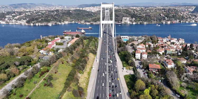Fatih Sultan Mehmet Köprüsü'nde bayram dönüşü yoğunluğu