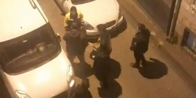 Fatih'te silahla rastgele ateş açanlar 1 kişiyi yaraladı