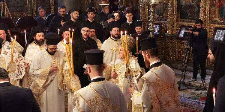 Paskalya Bayramı Aya Yorgi Kilisesi'nde kutlandı