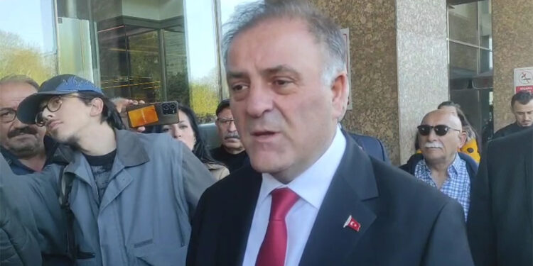 Sırrı Süreyya Önder'in yoğun bakımda tedavisi sürüyor