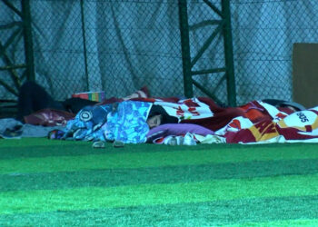 İstanbullular geceyi okullar parklar ve spor salonlarında geçirdi