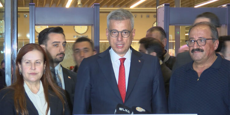 Sırrı Süreyya Önder büyük bir direnç gösterdi