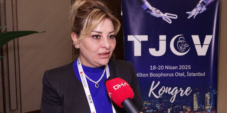 Doğal doğumun teşviki için anne adayı cesaretlendirilmeli