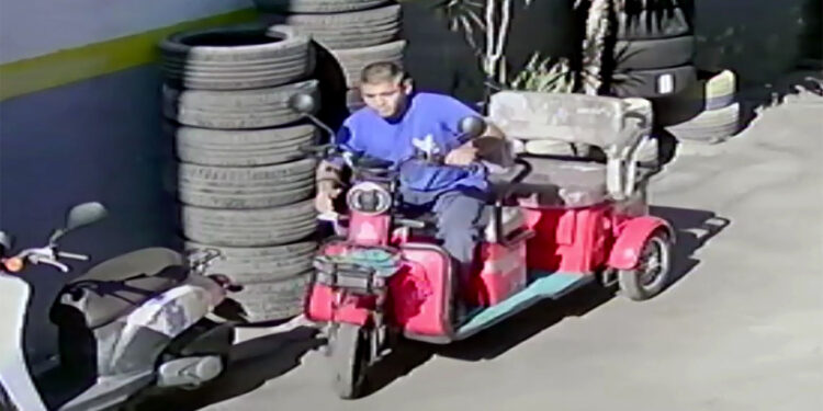 Çalıştığı lastikçideki işine son verilen Umut, lastikçideki bisikleti çaldı