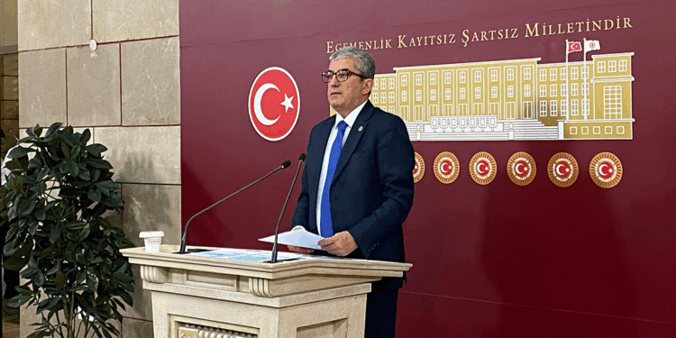 İktidarı deprem konusunda birlikte çalışmaya davet ediyoruz