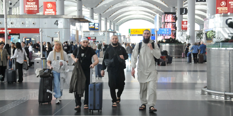 İstanbul Havalimanı'nda bayram dönüşü yoğunluğu