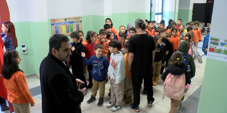 İstanbul'da 9 günlük tatilin ardından öğrenciler ders başı yaptı