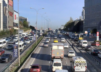İstanbul'da trafik yoğunluğu yaşanıyor